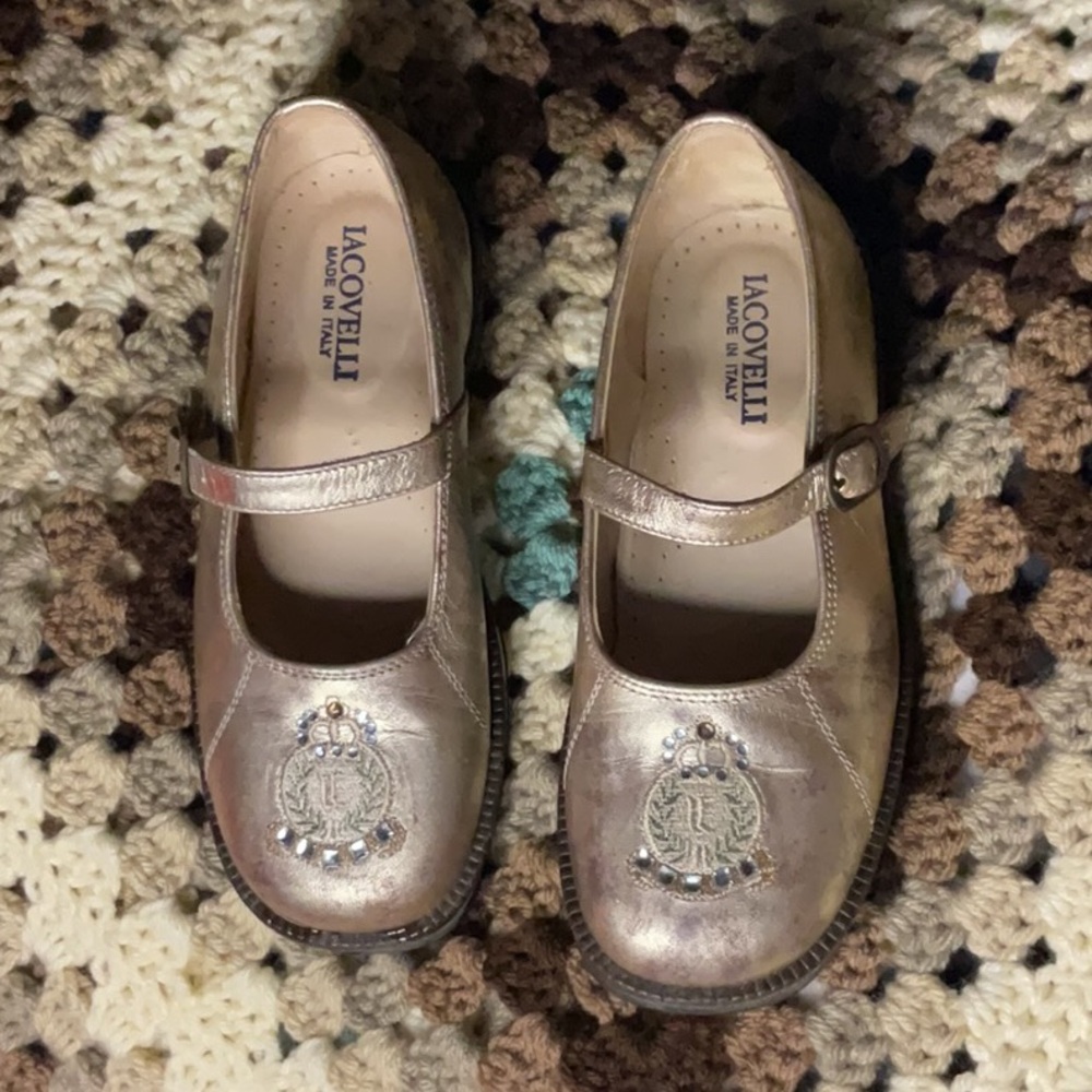 Iacavelli Gold Dress Shoes with Elegant Design